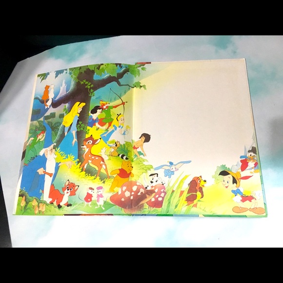 WALT DISNEY PICTURES 1990 THE BLACK CAULDRON BOOK - Picture 13 of 15